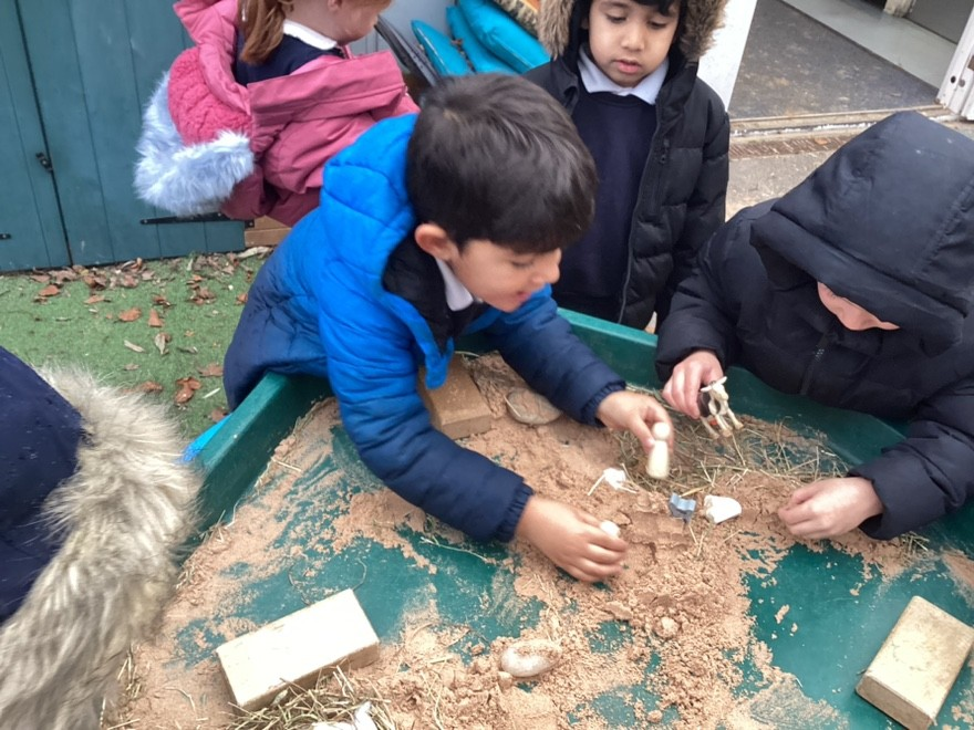 FountainPSLeeds's tweet photo. Streams class explored the nativity story for their Wow Day, they learned about the characters and wrapped presents for the new classroom Christmas tree. #learningattheheart https://t.co/BV6HqNxCIy
