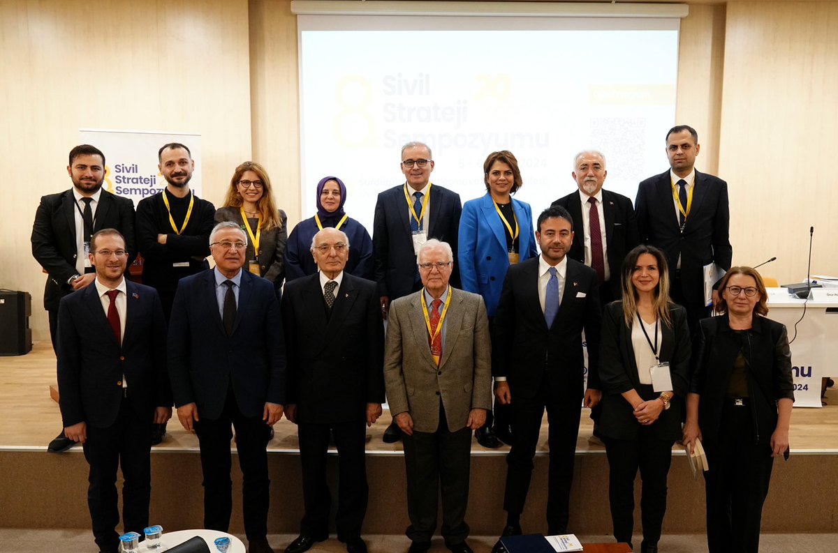 Marmara Üniversitesi’nde düzenlenen ‘Sürdürülebilir Kentleşme ve Yaşam Kalitesi: Sivil Toplumun Rolü’ sempozyumunda geleceğin şehirlerini nasıl daha yaşanılabilir kılabileceğimiz üzerine konuştuk. 

Sürdürülebilir kentler için birlikte ve ortak akılla çalışmaya devam ediyoruz.