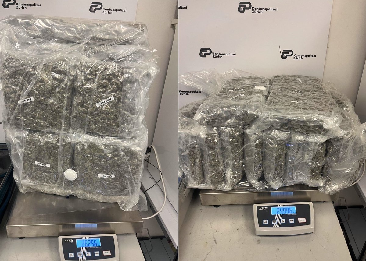 KapoZuerich's tweet photo. Das Bundesamtfür Zoll- und Grenzsicherheit #BAZG hat am Dienstagabend am #FlughafenZürich eine grössere Menge #Marihuana #sichergestellt. Die Kantonspolizei Zürich hat den #Drogenkurier #verhaftet. 

https://t.co/wTHrdQieZO https://t.co/1wF7MHMbGr
