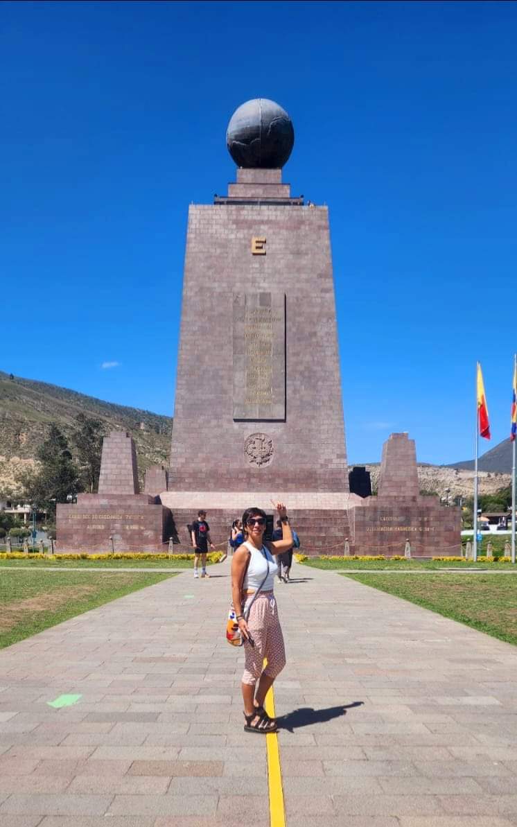 Esli82's tweet photo. #TBThursday #middleoftheworld #theecuator lat 0°0`00`` #travel #Ecuador https://t.co/TFdi3Fsdtz
