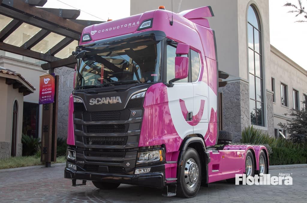Flotillera's tweet photo. 🚚El programa Conductoras @ScaniaMX continúa creciendo.💪🏼
🎓 Se graduaron más mujeres en el #Edomex.
👉🏽 Participaron empresas como: @BarcelMx, @FEMSA @Transcooler, @atpilotmx, #Tratosa y #TUMSA
📰 Más detalles: https://t.co/TP19Ct8lhT
#TeamFlotillera | @amo_oficial_ https://t.co/rH7mUaEobp