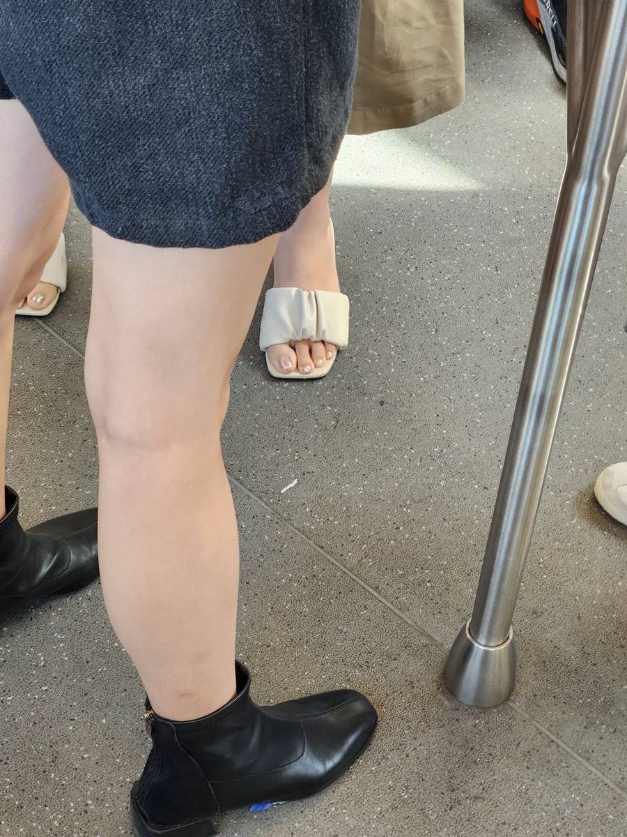 SaraTikcat's tweet photo. 点击观看更多美脚 https://t.co/s7gZvH9QU7 https://t.co/9BivlrJtA0