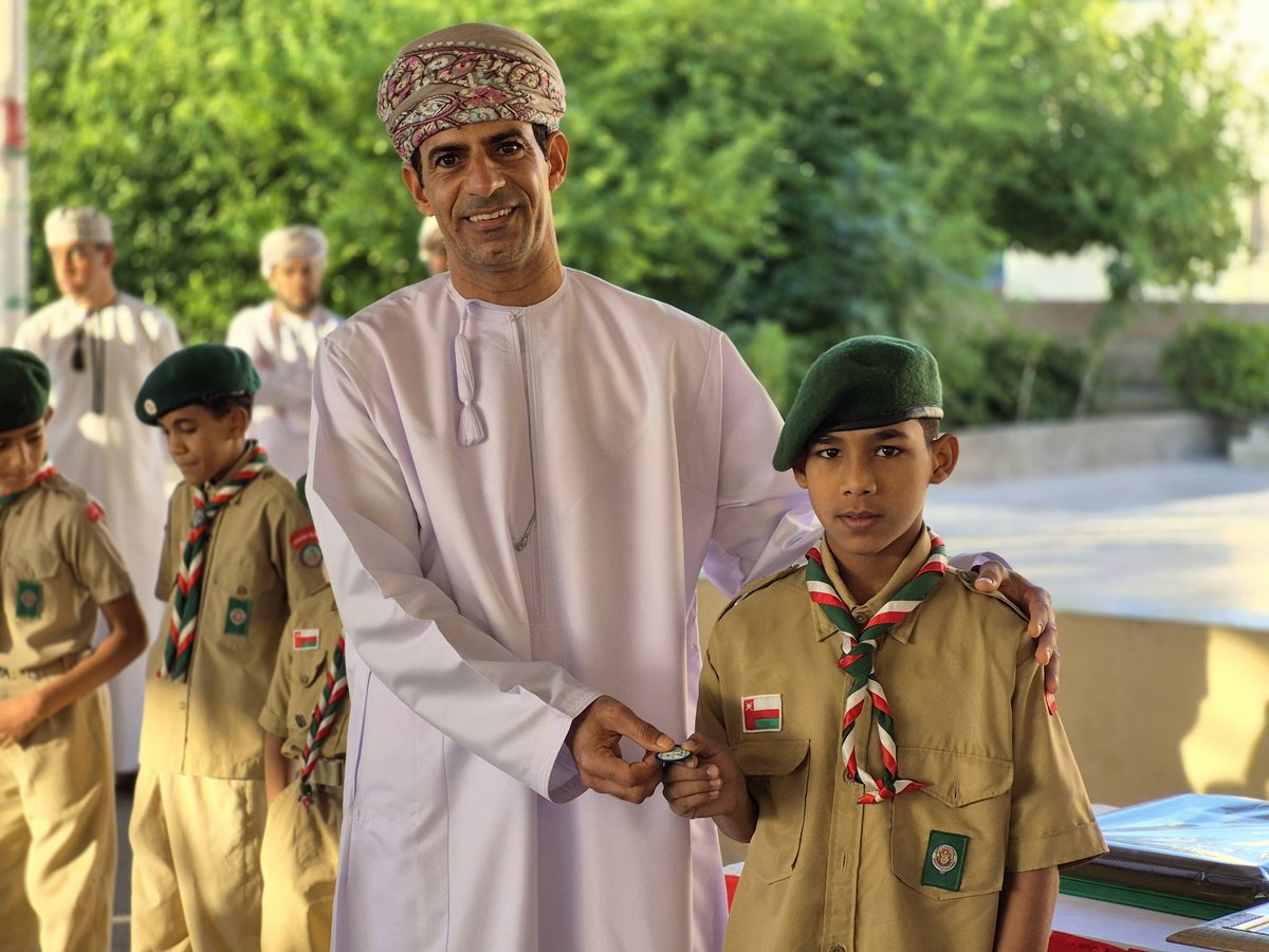 MuScout1's tweet photo. قام مدير المدرسة داود العادي بتسليم شارة الرياضي للكشافة المشاركين في برنامج شوية رياضة في مدرسة سلطان بن محمد البطاشي https://t.co/m64TWIpLCl