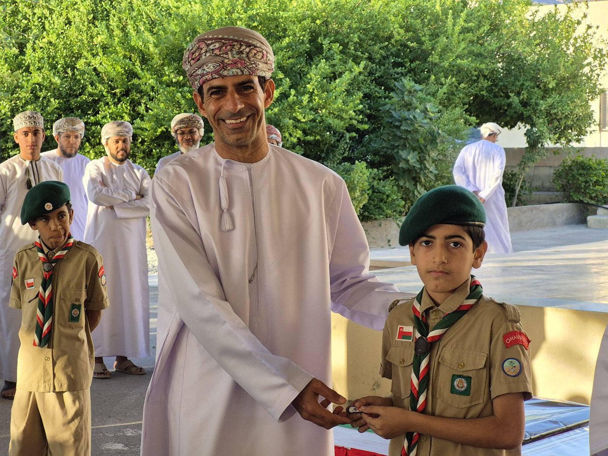 MuScout1's tweet photo. قام مدير المدرسة داود العادي بتسليم شارة الرياضي للكشافة المشاركين في برنامج شوية رياضة في مدرسة سلطان بن محمد البطاشي https://t.co/m64TWIpLCl