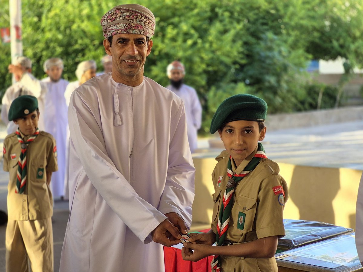 MuScout1's tweet photo. قام مدير المدرسة داود العادي بتسليم شارة الرياضي للكشافة المشاركين في برنامج شوية رياضة في مدرسة سلطان بن محمد البطاشي https://t.co/m64TWIpLCl