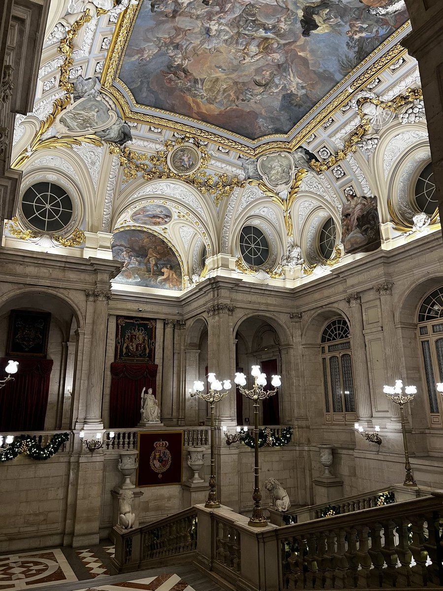 JormazabalF's tweet photo. Que estupendo el concierto de ayer en el #palacioreal @PatrimNacional órgano y guitarra para obras de #vivaldi #fernandosor #pedrodearaújo y #joaquinrodrigo la #lacapillareal tiene una acústica maravillosa y los empleados de @PatrimNacional un 10/10. Además es fantástico prácticamente recorrer solo #palacio #xviicicloorgano
