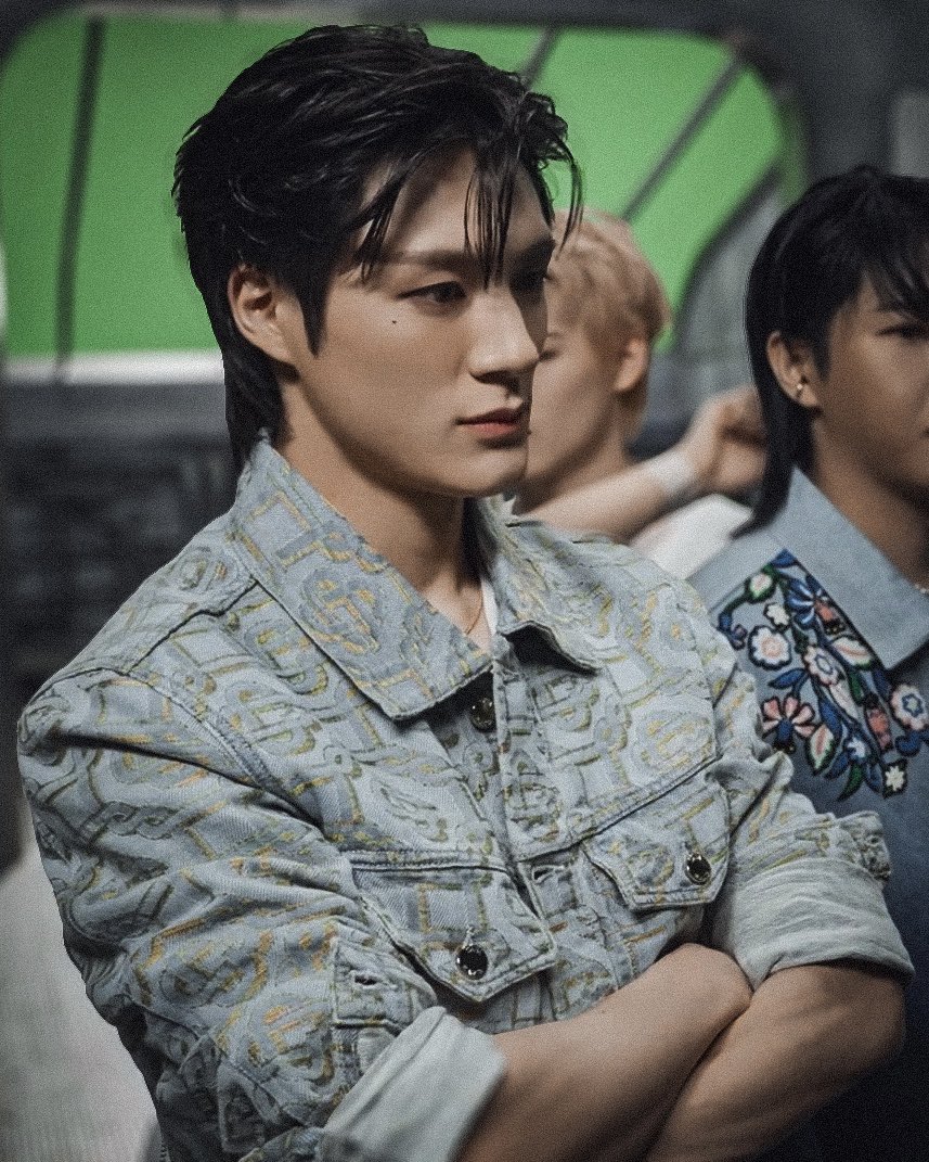 aijiyw's tweet photo. lee jeno. https://t.co/DRthXol8ze
