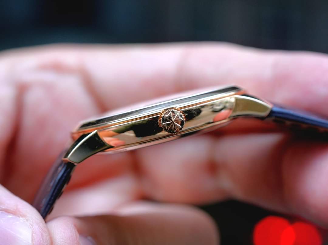 AmateurDealer's tweet photo. The Timeless Elegance of Vacheron Constantin's Patrimony 36mm

#VacheronConstantin #Patrimony #LuxuryWatches #FineWatchmaking #SwissMade #WatchCollector #WatchEnthusiast #TimelessElegance #ClassicDesign #HorologicalArt #WatchLover #WatchGeek #WatchAddict #WatchPhotography https://t.co/eJfRs3Blga