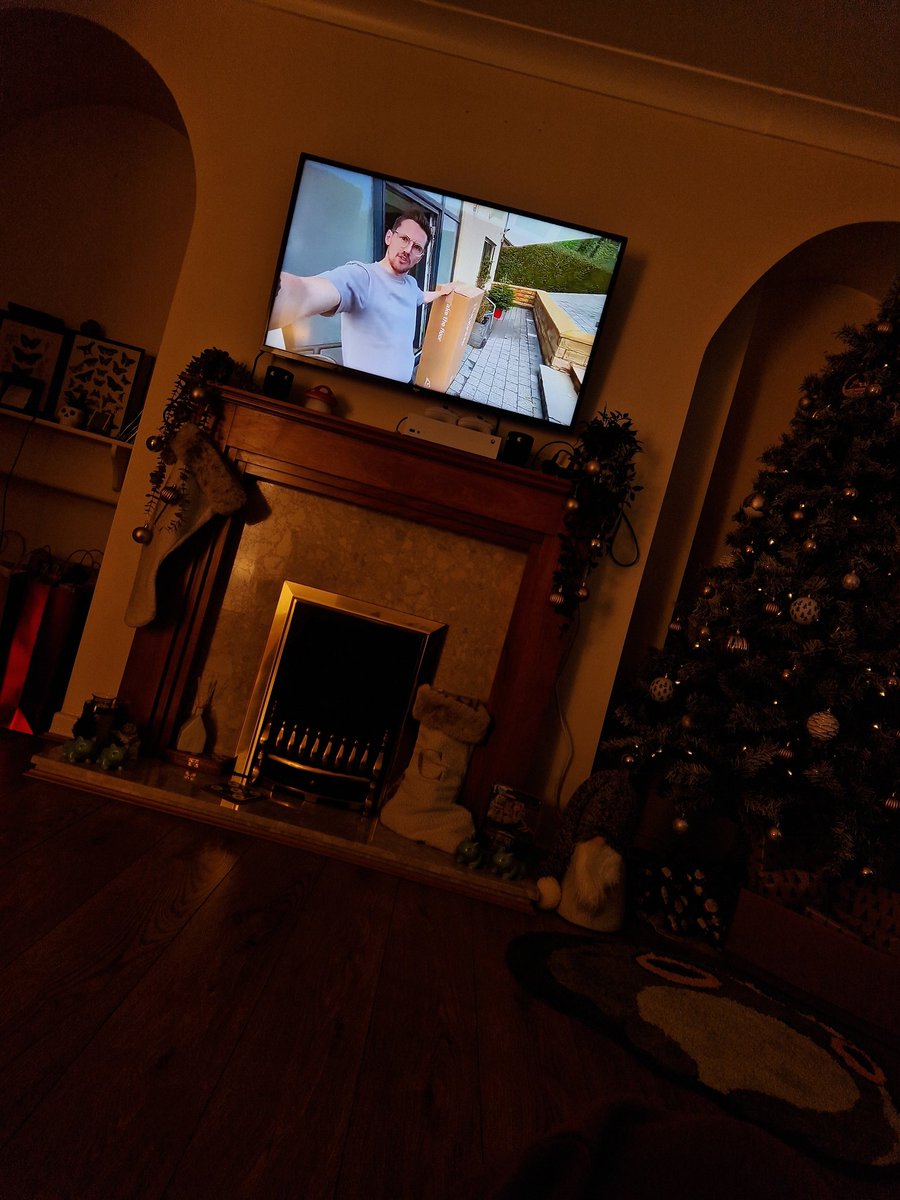No Internet... shit signal. But atleast the hot-spot is working for a little. Bit of time to catch up with the last weeks worth of <a href="/LifeOfTom/">Tom</a> vlogs on big telly 🫡

BIG TELLY vlogs are the best ❤️

(No Internet as we have just got into the house a week ago after buying it) x