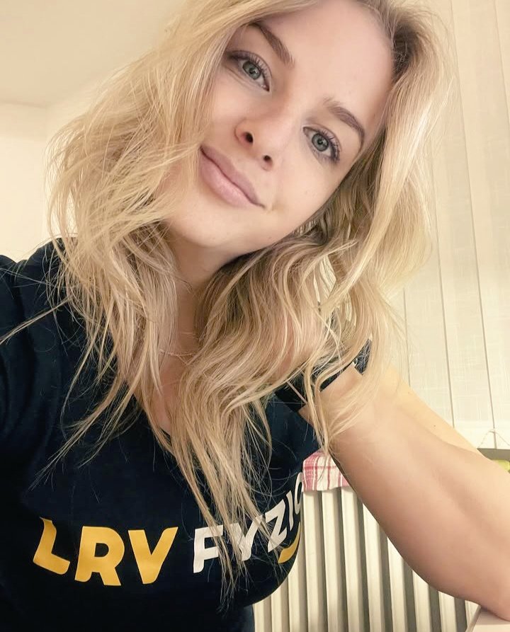 BaszosK472's tweet image. Acsi acsi azé nem vagy jó gadszi puszilak benetek❤️
Decemberben minden csomag/tali-10% Rt= kép ❤️
150 rt ki rakok egy vidid ❤️