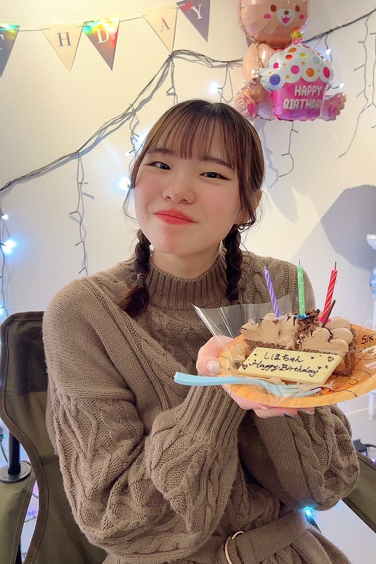 EIP_ebetsu_idol's tweet photo. ちょうど１ヶ月前 11月5日はEIP No.11 Shihoの誕生日でした！
Happy Birthday , Shiho!

ということで先月みんなで誕生会をしました🎂
いっぱい食べて話して とても楽しい時間でした。

お知らせ遅くなって申し訳ありません💦

#EIP #江別 #アイドル #irisダンススタジオ #イリス https://t.co/rS2oNzORfF