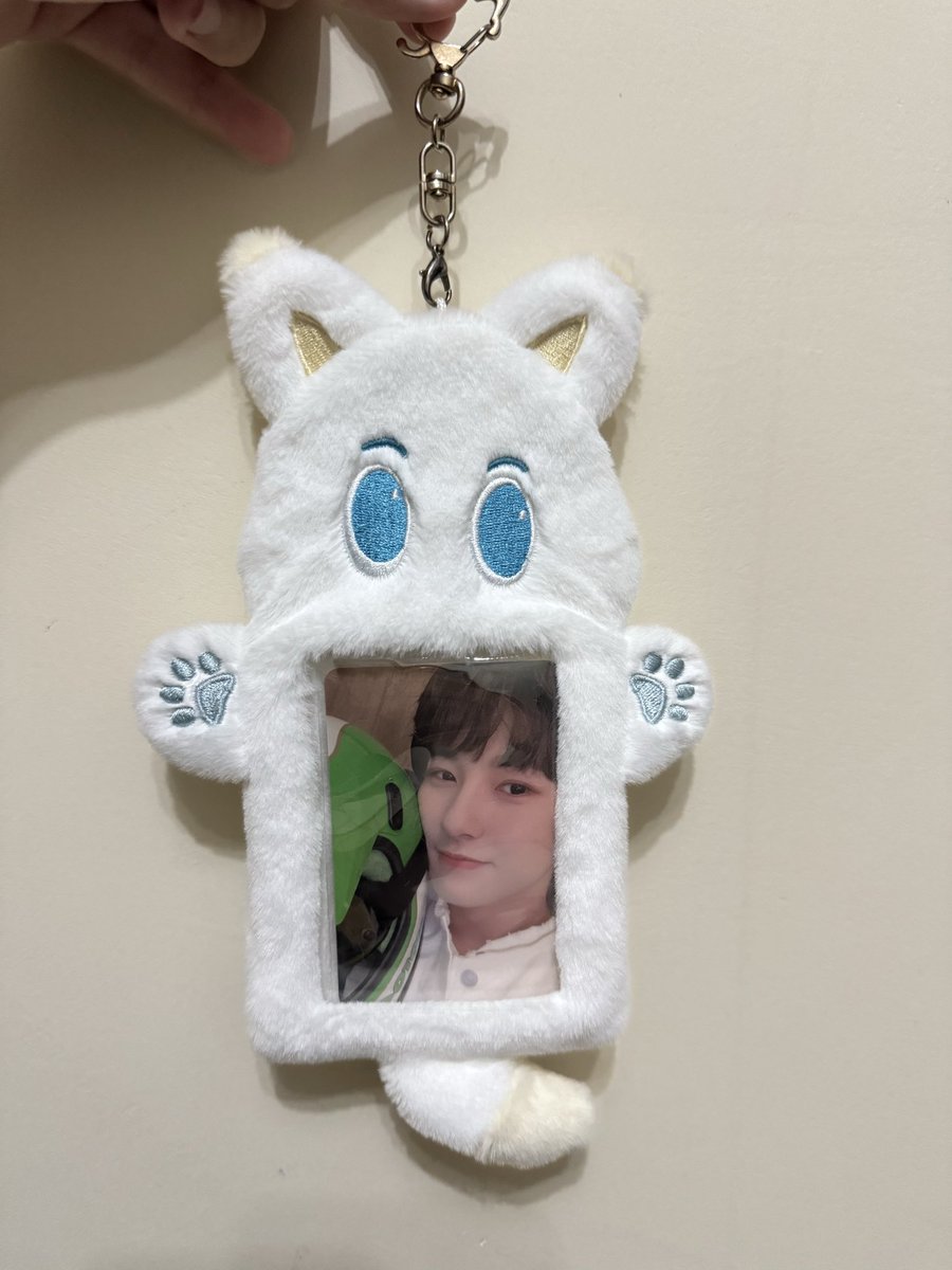 yeoljh's tweet photo. CRYING SO HARD RN… WHY ARE THEY SO CUTE 😭😭😭

Only ₱380 each!!!! 😍😍😍😍 https://t.co/lGo6kCx2Oo