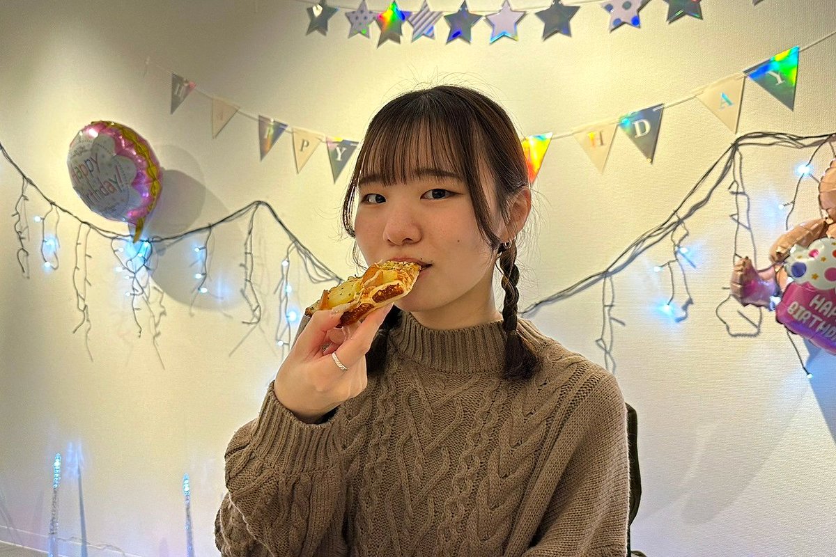 EIP_ebetsu_idol's tweet photo. ちょうど１ヶ月前 11月5日はEIP No.11 Shihoの誕生日でした！
Happy Birthday , Shiho!

ということで先月みんなで誕生会をしました🎂
いっぱい食べて話して とても楽しい時間でした。

お知らせ遅くなって申し訳ありません💦

#EIP #江別 #アイドル #irisダンススタジオ #イリス https://t.co/rS2oNzORfF