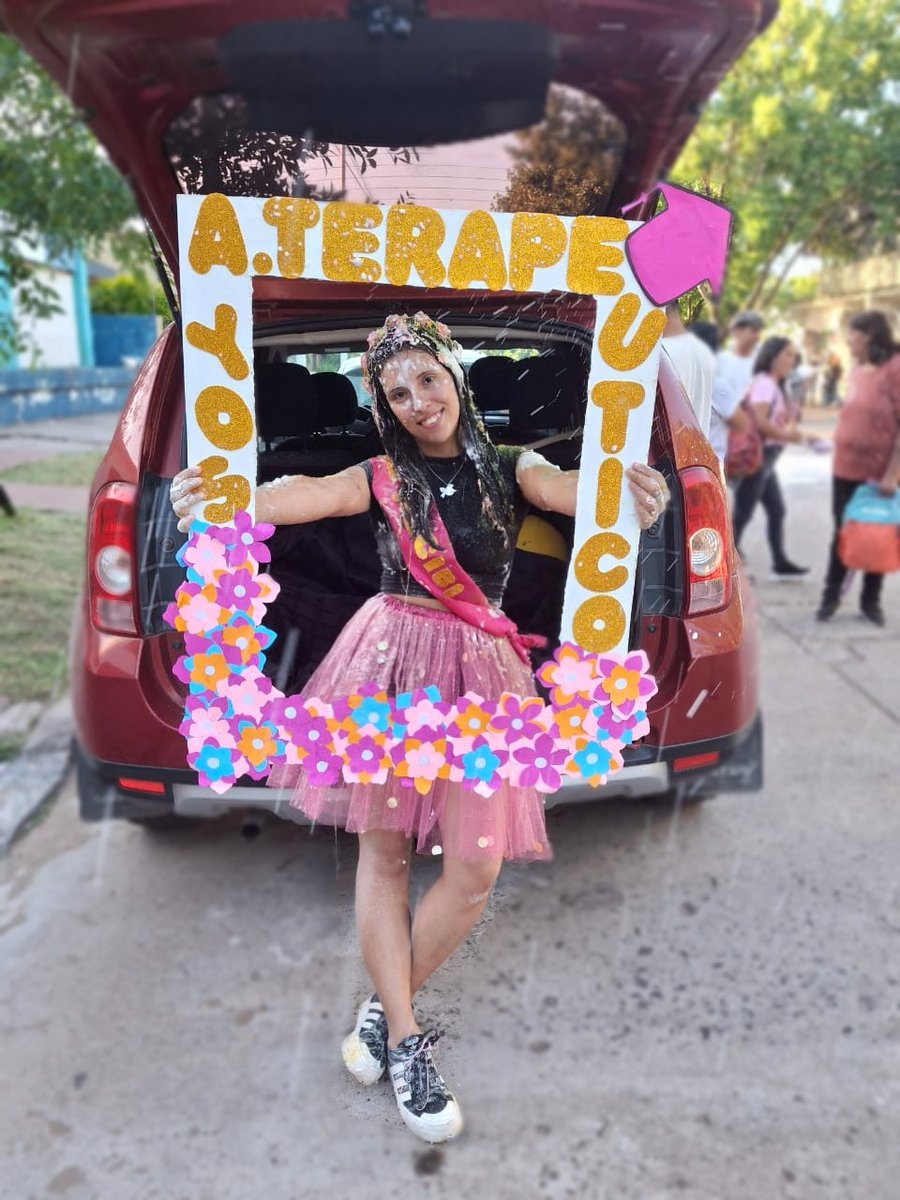 MaaleCarpio's tweet photo. La felicidad es poco ☺️🥳 que hermoso día el de ayer, me sentí muy acompañada. 
Gracias por el cariño, por el afecto y por todos los lindos mensajitos que recibí 🫂♥️ ahora sí, soy Técnica superior en Acompañamiento Terapéutico 👐 https://t.co/WTjTa8nvxF