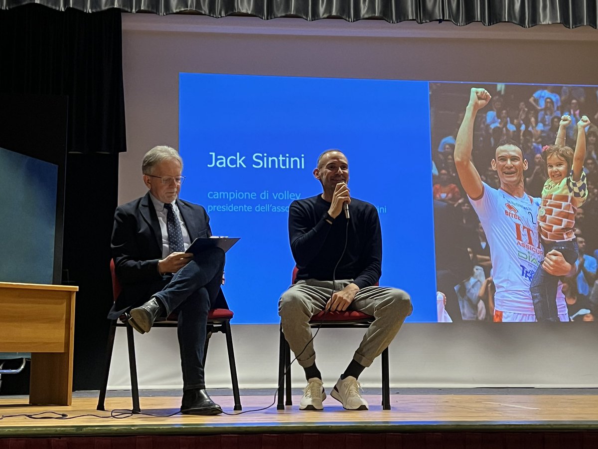 AssGSintini's tweet photo. 2 dicembre 2024

Jack Sintini e Marco Cruciani sul palco della sala SOMS di Mugnano.

❤️🎁🎄

Uno speciale grazie ai nostri amici della Pro Loco di Mugnano, l’APS Siro Mazzieri e la SOMS per la collaborazione alla riuscita della serata
 #solidarietà #forzaecoraggio https://t.co/NT58TWuQdD