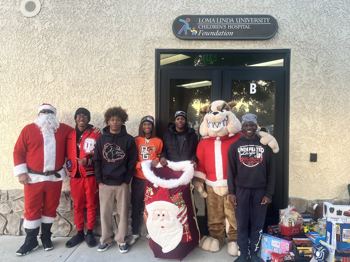 Jeffery “lockz” Johnson III (@jefflockz) on Twitter photo What a blessing and honor to be apart of such a great moment, bringing smiles to the faces of the children at Loma Linda university children’s hospital, servant leadership, happy holidays from <a href="/OakHillsFootba1/">Oak Hills Football</a> <a href="/coachmetty/">Coach Metzger</a> <a href="/NickMonica63/">Coach Nick Monica 63</a> <a href="/GregBiggins/">Greg Biggins</a> <a href="/BrandonHuffman/">Brandon Huffman</a> <a href="/adamgorney/">Adam Gorney</a> What a blessing and honor to be apart of such a great moment, bringing smiles to the faces of the children at Loma Linda university children’s hospital, servant leadership, happy holidays from <a href="/OakHillsFootba1/">Oak Hills Football</a> <a href="/coachmetty/">Coach Metzger</a> <a href="/NickMonica63/">Coach Nick Monica 63</a> <a href="/GregBiggins/">Greg Biggins</a> <a href="/BrandonHuffman/">Brandon Huffman</a> <a href="/adamgorney/">Adam Gorney</a>
