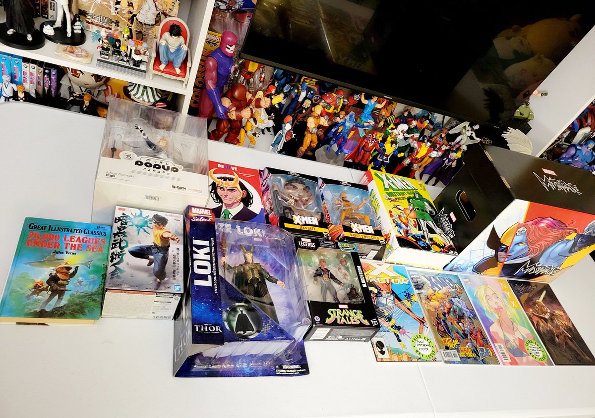 JAxe5613's tweet photo. Forgot I never posted about my 1st visit to @thirdeyecomics, and it was everything and more that I heard about!
This was my haul minus the anime figures and book I also got elsewhere that day. 
I was also my birthday. 🥳
#thirdeyecomics #comic #comics #xmen https://t.co/AlDgqoxvkK