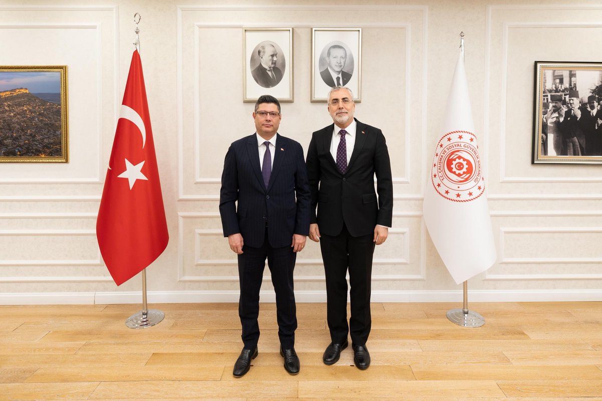 Çalışma ve Sosyal Güvenlik Bakanımız Prof. Dr. Sn. Vedat Işıkhan beyefendiyi bakanlık makamında ziyaret ettim. Çalışma hayatı üzerine sohbet ettik. Misafirperverliğinden dolayı Sn. Bakanımıza içtenlikle teşekkür ederim.