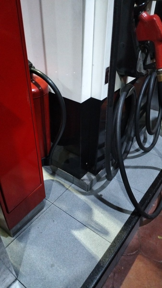 candrayunanto's tweet photo. Pegawai spbu rest area arah sidoarjo porong azirath azlim
Tidak melayani dengan baik @pertamina https://t.co/magiOoDKNp