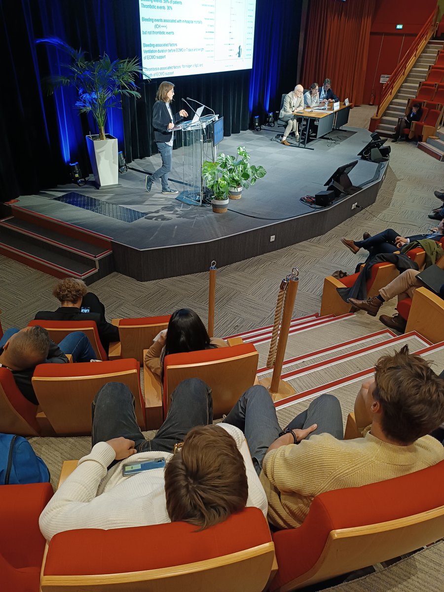➡️ Session enrichissante sur les stratégies médicamenteuses &amp; l'#ECMO lors des #CAPSO24
🎙️ A. Bouglé B. Levy C. Mouton A. Mansour A. Godier
#ECMOVA #traitementantiplaquettaire #choccardiogénique #fibrinogène #circulationextracorporelle #CEC #bétabloquants #ECMOVV #antibiothérapie