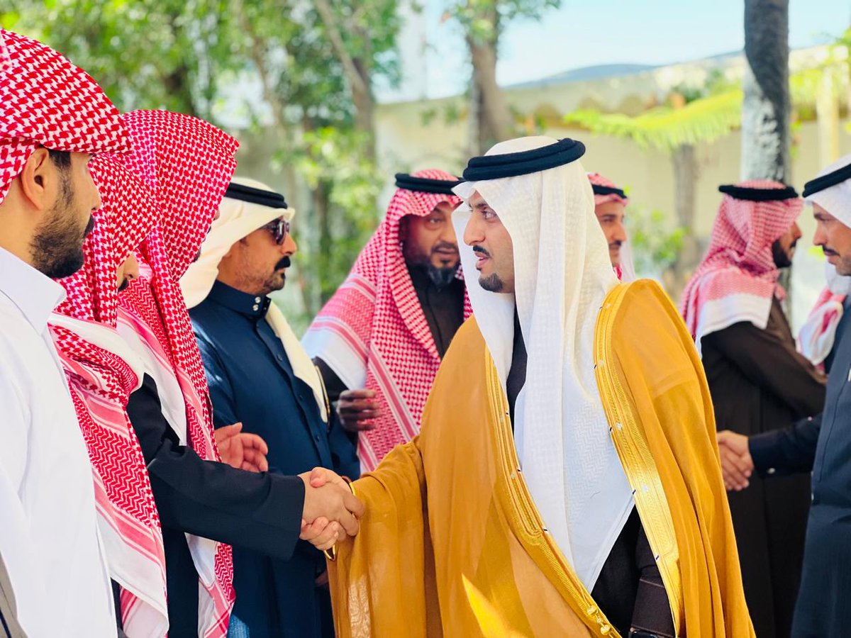 ahadrafidah2030's tweet photo. محافظ #أحد_رفيدة أ.ناصر بن عشق بن شفلوت يقدم واجب العزاء  لأسرة العميس في وفاة / مشبب بن سلطان بن عبدالله  أحد منسوبي إمارة منطقةعسير سابقا . https://t.co/YuhWfUxPh4