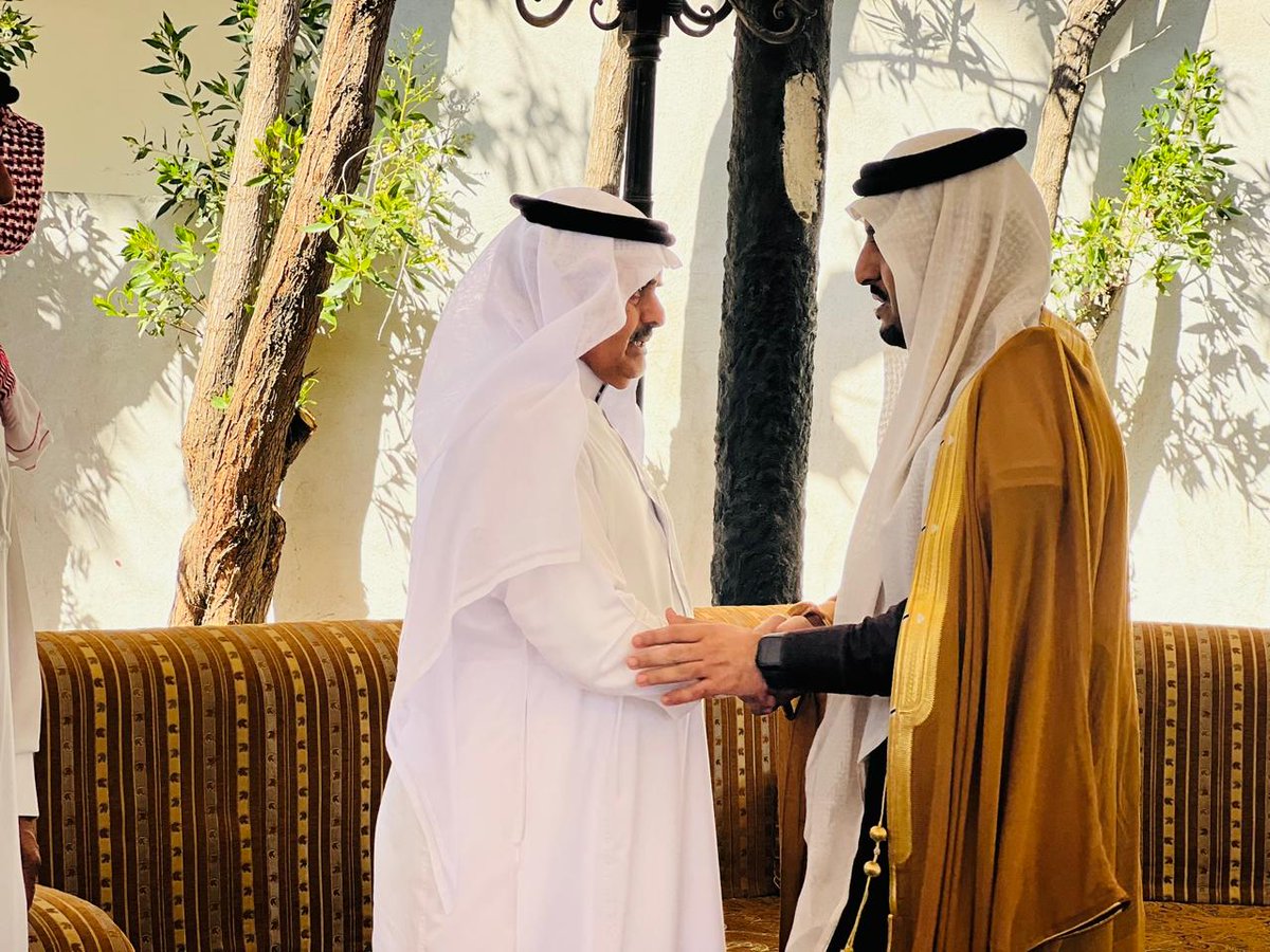 ahadrafidah2030's tweet photo. محافظ #أحد_رفيدة أ.ناصر بن عشق بن شفلوت يقدم واجب العزاء  لأسرة العميس في وفاة / مشبب بن سلطان بن عبدالله  أحد منسوبي إمارة منطقةعسير سابقا . https://t.co/YuhWfUxPh4