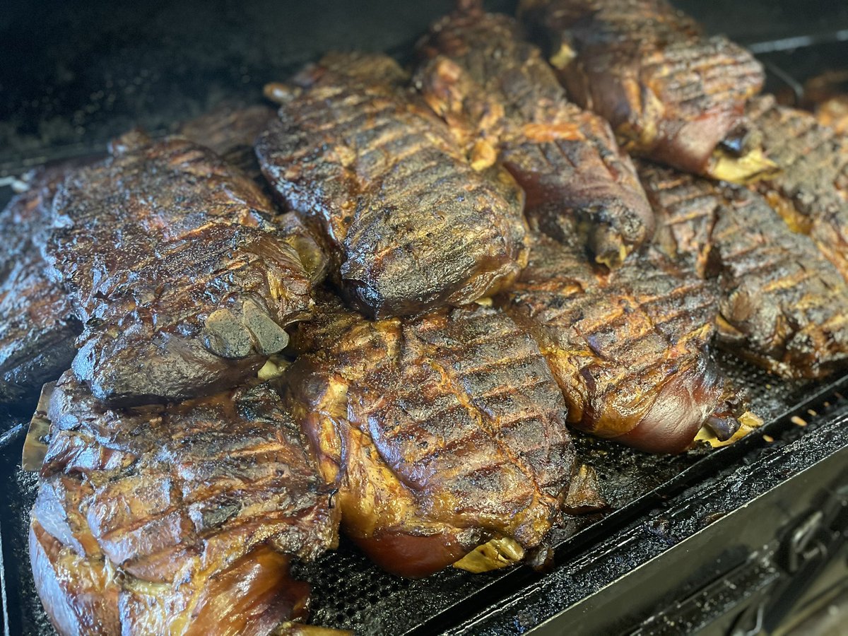 barbqkingnc's tweet photo. Beautiful pork shoulders coming off the pit this morning.  #bbq https://t.co/rYTM7xcb88