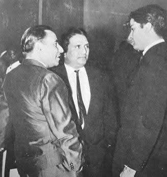 SJFansAssnCal's tweet photo. #FCMehra #Shankar of #ShankarJaikishan duo and #ShashiKapoor at a filmland party https://t.co/XHzG7qAPrv