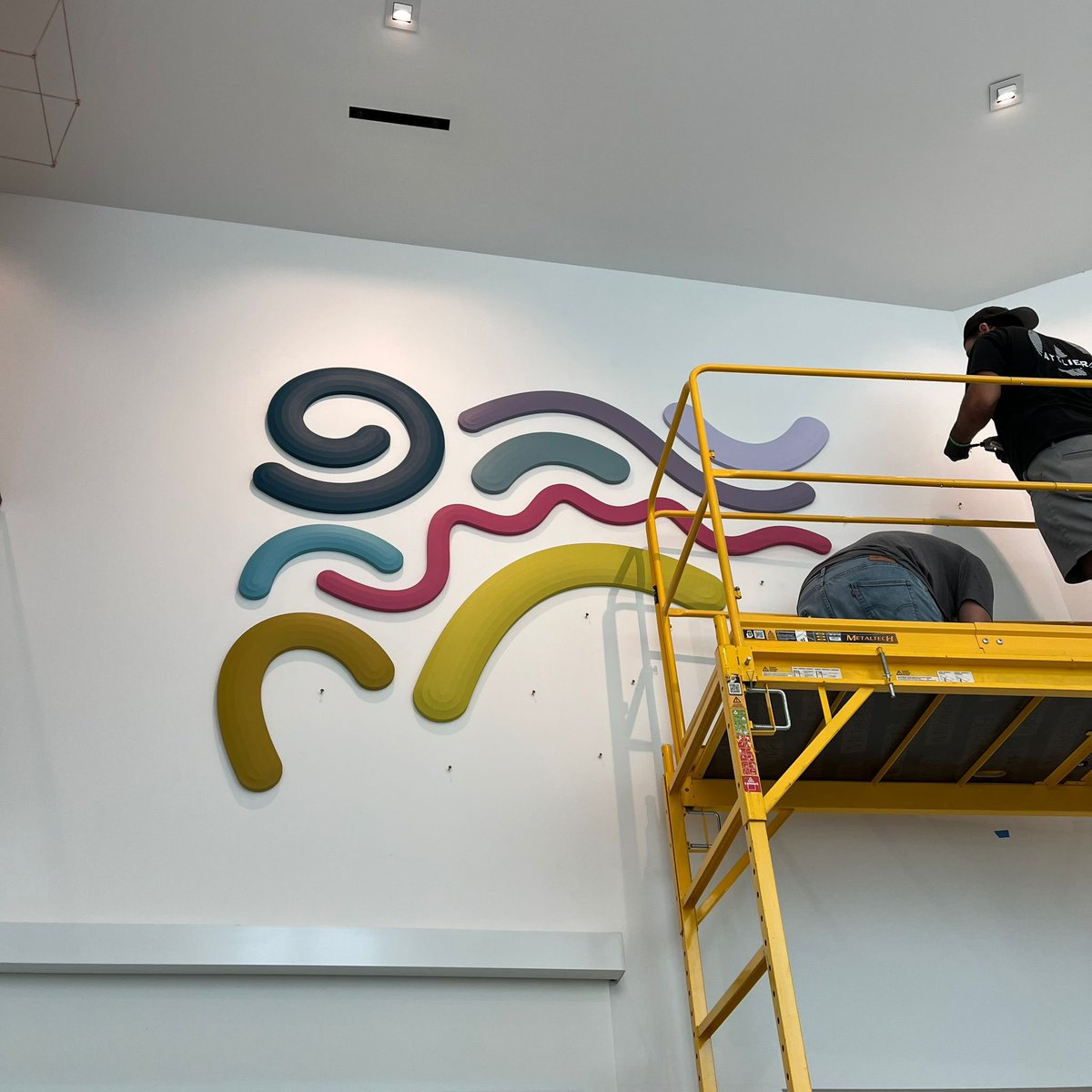 atelier4llc's tweet photo. Every step is meticulously carried out to ensure a perfect fit and seamless display on these angled walls. 

#Atelier4Inc #HaveACrateDay https://t.co/jSb1X88XBQ