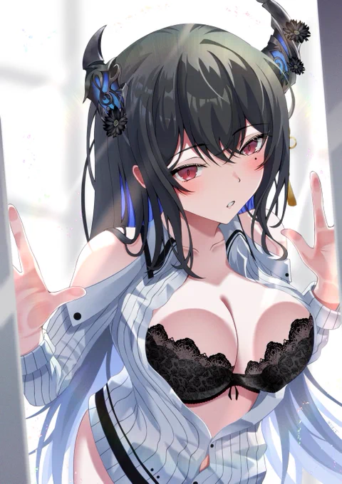 白石香月様 こんばんわ! 私はお姉さん系のイラストを得意として、イラストレーターをさせていただいております。茶リオットと申します。ツイートお見かけし、応募させていただきたく、リプさせていただきました、是非ご検討していただければ幸いです。よろしくお願いいたします!