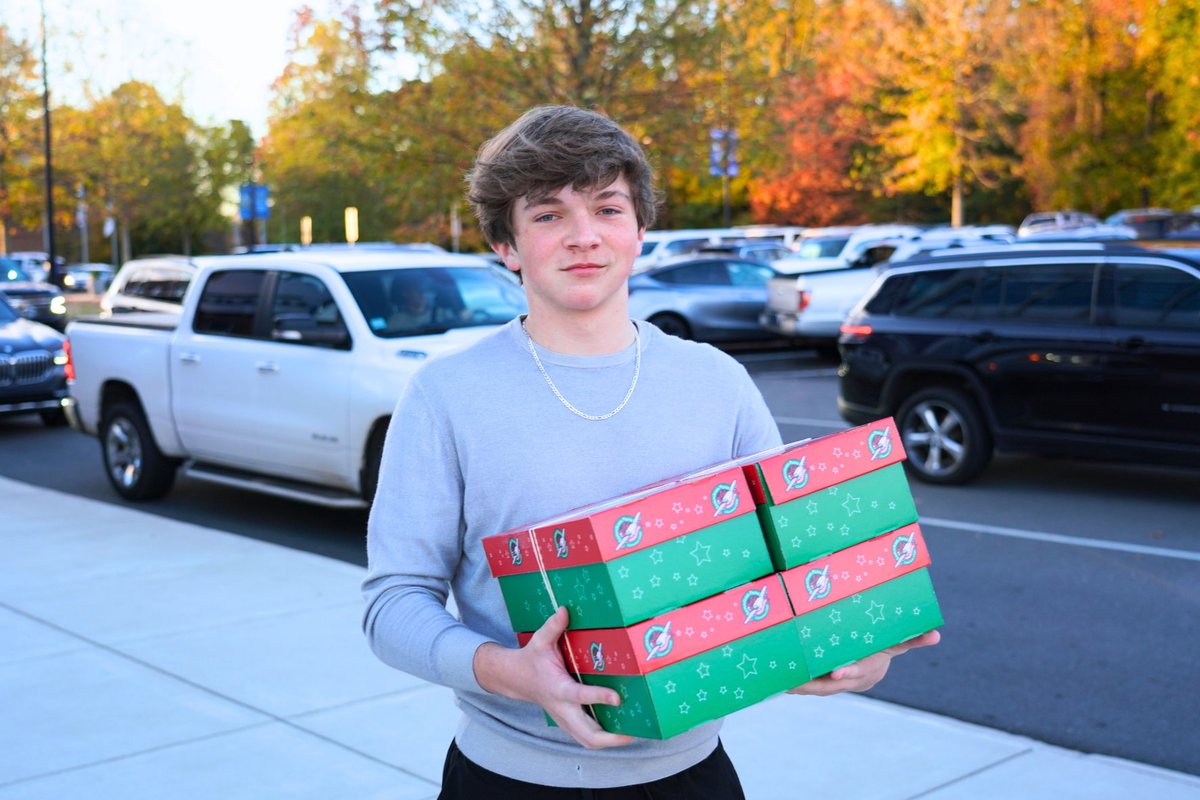 charchristiannc's tweet photo. Wow, CCS community! You packed an AMAZING 1,578 shoeboxes for @OCC_shoeboxes! ❤️💚 These boxes will spread joy &amp; God's truth to kids worldwide! 🌎 Our Knights bus was packed, and our prefects prayed over them at the Samaritan's Purse warehouse. #ChristmasatChristian #JoyInABox https://t.co/OuLAoQXzWH