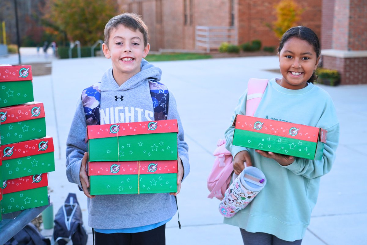 charchristiannc's tweet photo. Wow, CCS community! You packed an AMAZING 1,578 shoeboxes for @OCC_shoeboxes! ❤️💚 These boxes will spread joy &amp; God's truth to kids worldwide! 🌎 Our Knights bus was packed, and our prefects prayed over them at the Samaritan's Purse warehouse. #ChristmasatChristian #JoyInABox https://t.co/OuLAoQXzWH