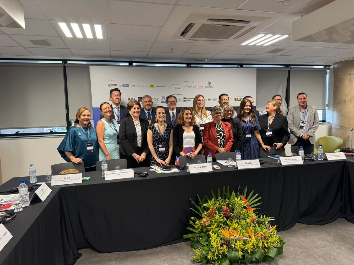 opendatacharter's tweet photo. ✨🌎 En la Mesa Redonda de Alto Nivel discutimos acciones colectivas para mejorar las políticas de integridad y combatir la corrupción.
🔹 Moderada por nuestra Directora Ejecutiva, @natiCarfi #AmericaAbierta #AmericaAberta https://t.co/MpcAUlJLis