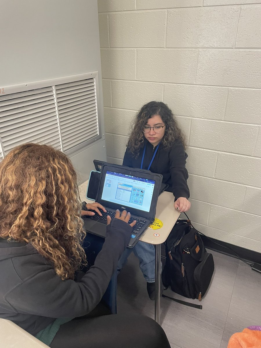 rvhs's tweet image. Visited our Spanish 1 class today and loved seeing students actively practicing their speaking and listening skills! Engaged learners building confidence one conversation at a time. 💜🩶 #BlazerPride #WorldLanguages #ActiveLearning