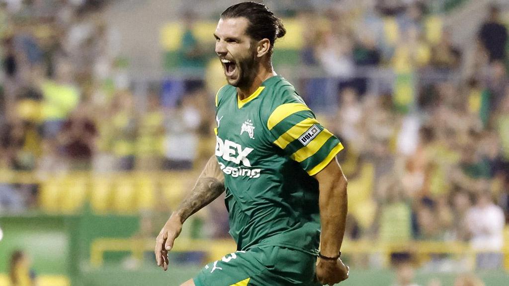 USLChampionship's tweet photo. The defensive anchor returns! 😤

Three-time Defender of the Year @folasso has signed a new contract with the @TampaBayRowdies 🔰

➡️ https://t.co/ETxi2S2sfa https://t.co/tT0IQ0xNhJ