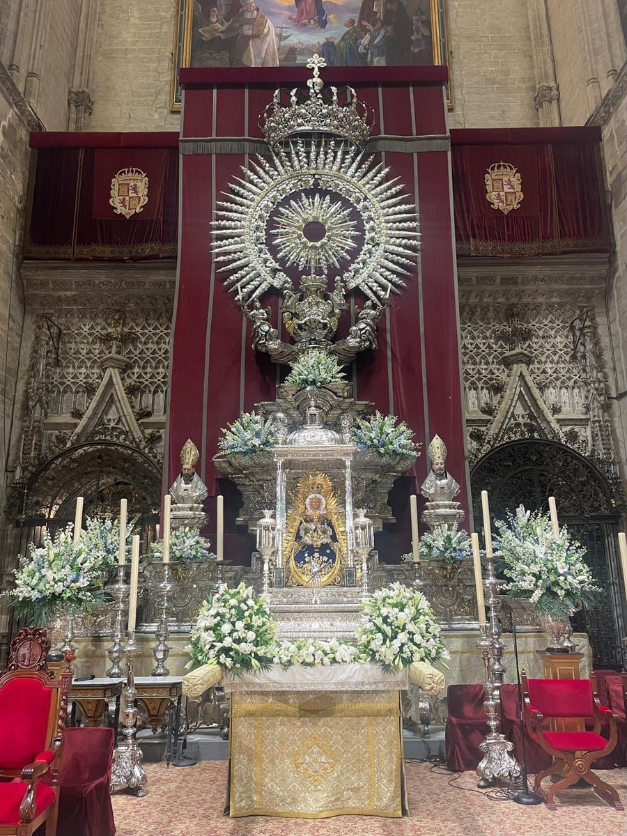 La Virgen de Setefilla <a href="/HdadDeSetefilla/">Hdad. de Setefilla</a> patrona de Lora del Río preside el altar del jubileo de la @CatedrdeSev al