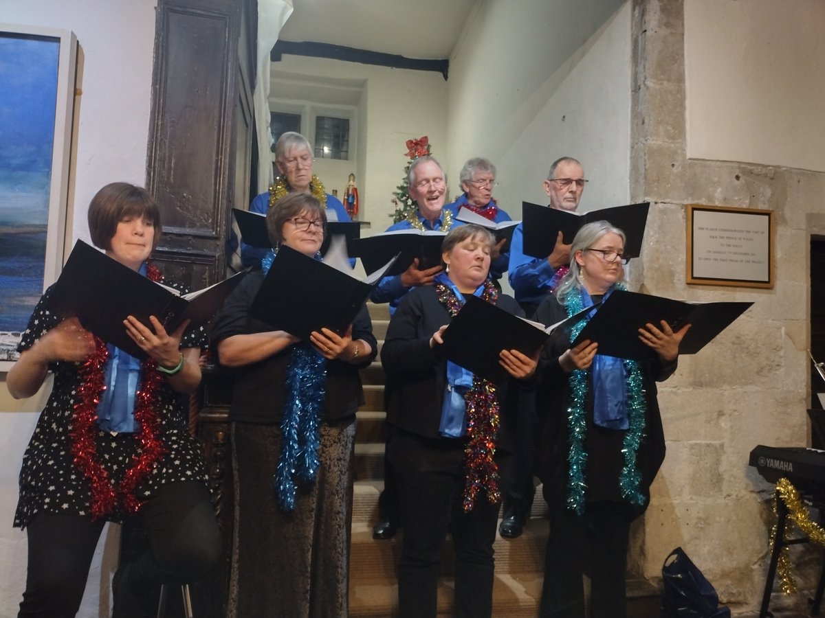 Don't forget to book your Octameron tickets and enjoy an evening of festive music at The Folly 🎄✨

Local singing group Octameron will perform a mix of classical to modern favourites, enough to get anyone in the Christmas spirit!

📆 Mon 16 December, 7pm

thefolly.org.uk/event/octamero…