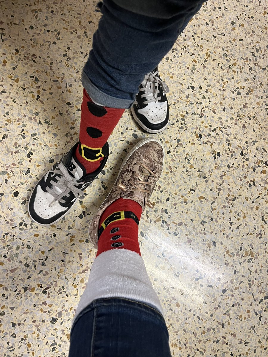 Geri_VB's tweet photo. My sock twin found me! #VBITS #CrazySockDay https://t.co/psltpffzjl