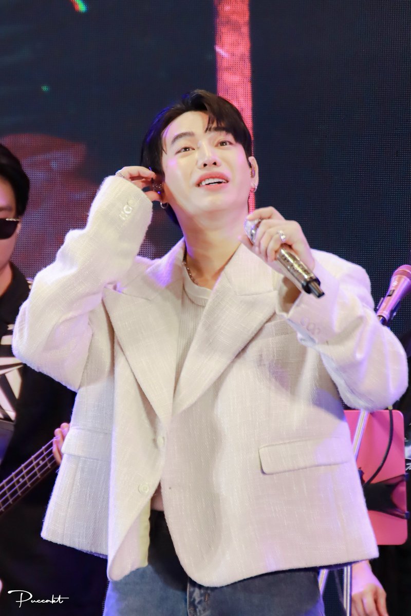 pucca_kt's tweet photo. ถึงจะไม่ค่อยมีโอกาสได้มาเจอบ่อยๆ แต่ไม่เคยลืมผลิตเลยนะ
PECK x NIGHT BIRD ALBUM   
#เป๊กผลิตโชค
#PeckPaLitChoke
#ผลิตมาเพื่อนุชFanSignEvent https://t.co/pn2qXBdZUJ