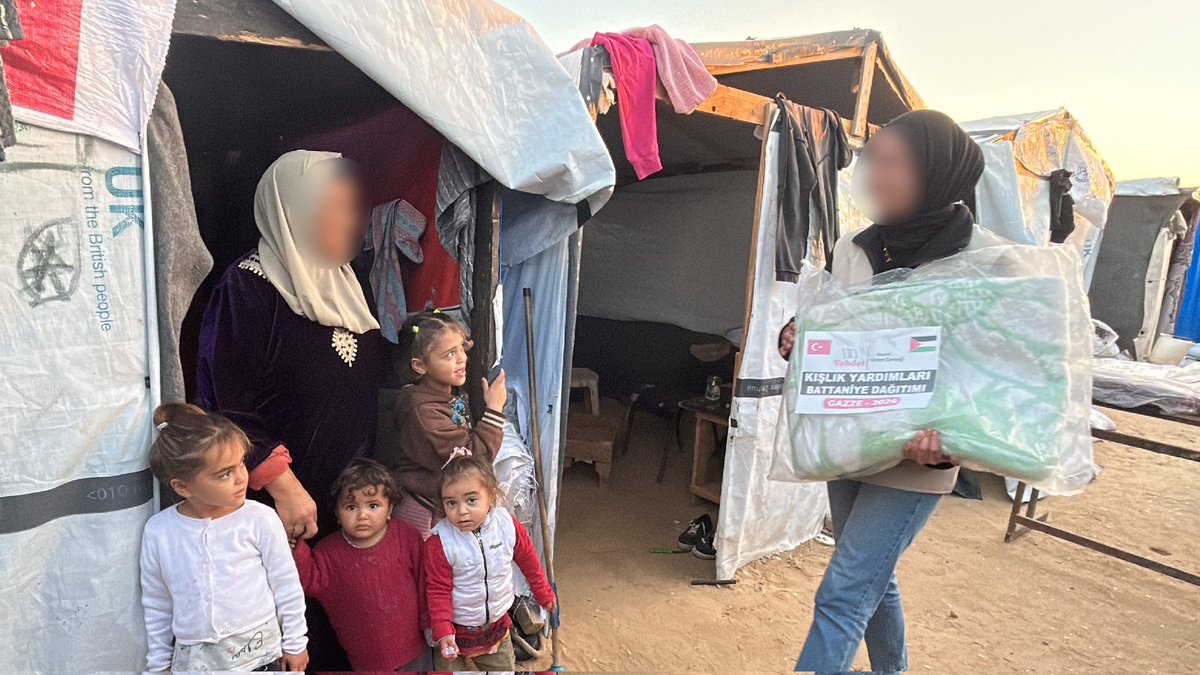 vahdetdernegi's tweet image. 🇵🇸 📷❄️ &quot;Battaniye Dağıtımı - Gazze 2024&quot;

#filistin
#gazze
#kışlık 
#battaniye 
#dağıtım