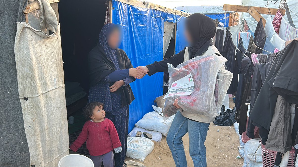 vahdetdernegi's tweet image. 🇵🇸 📷❄️ &quot;Battaniye Dağıtımı - Gazze 2024&quot;

#filistin
#gazze
#kışlık 
#battaniye 
#dağıtım