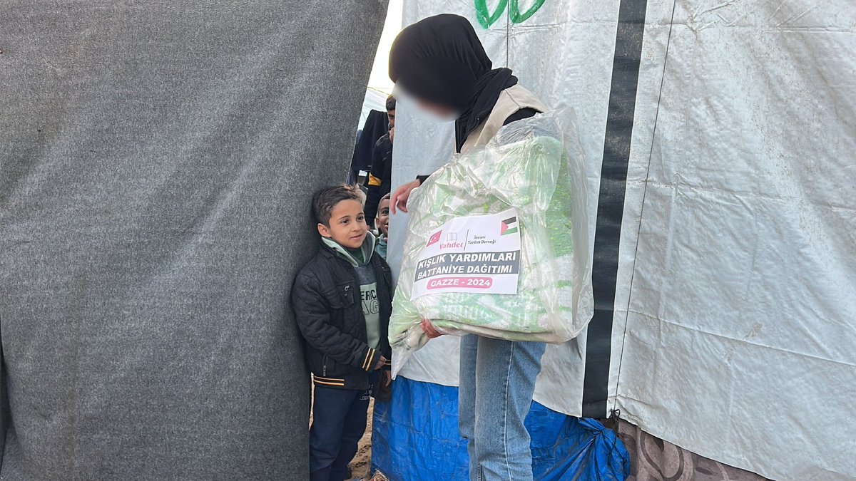 vahdetdernegi's tweet image. 🇵🇸 📷❄️ &quot;Battaniye Dağıtımı - Gazze 2024&quot;

#filistin
#gazze
#kışlık 
#battaniye 
#dağıtım