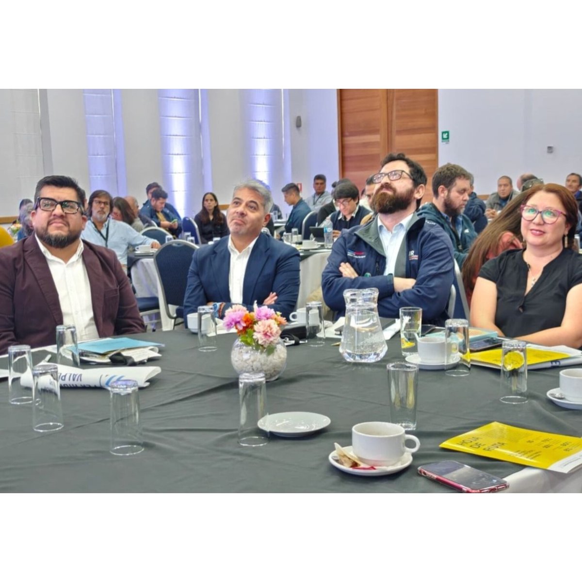 Seremi <a href="/MinagriValpo/">Seremi de Agricultura Valparaíso</a> Sergio Salvador junto a @cnrchile @cirenchile @mopvalparaiso productores y productoras de la provincia de #Petorca participan en Lanzamiento de la Hoja de Ruta de #PER #GestiónHídrica
Iniciativa de <a href="/corfovalparaiso/">Corfo Región de Valparaíso</a>.💧🤝🌱