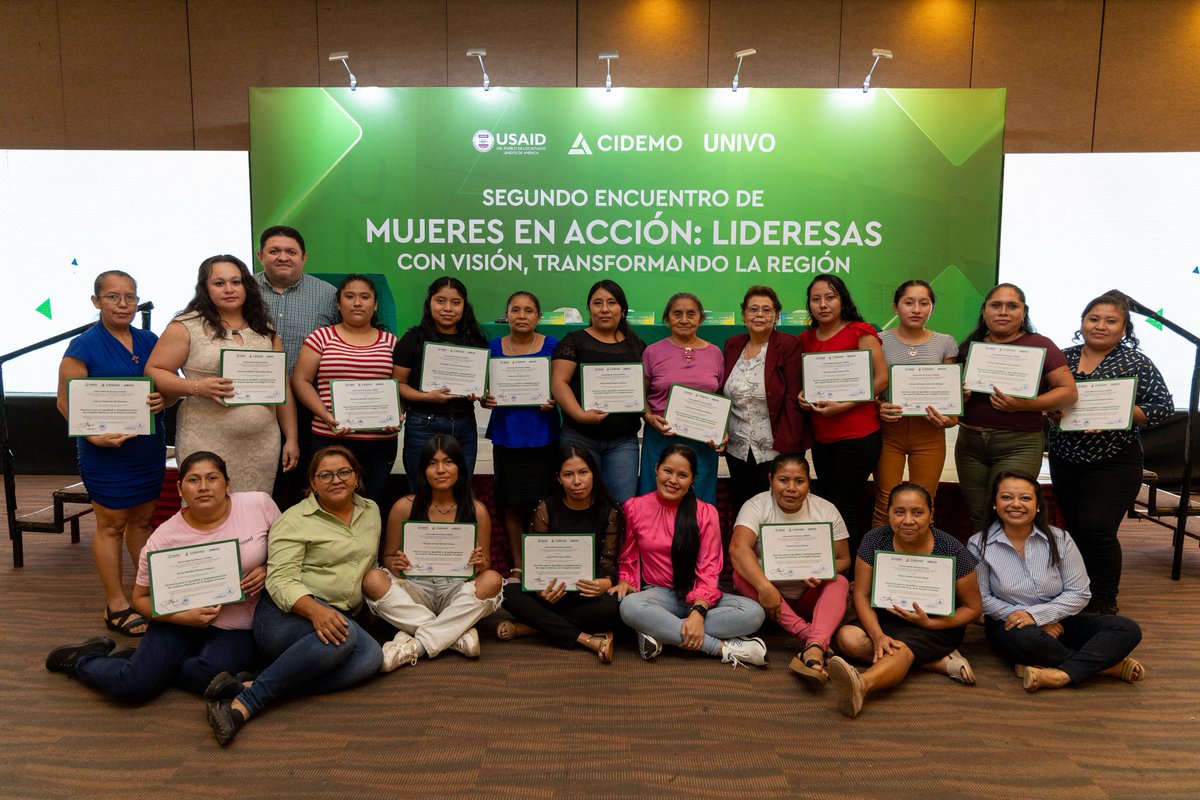 ElCidemo's tweet photo. Estas lideresas son el motor del cambio en la Región Oriental. ¡Felicidades por este gran logro! 🚀

@univosm @USAIDES 

#MujeresEnAcción #LiderazgoFemenino #TransformaciónSocial #CIDEMO #UNIVO #USAID https://t.co/z4d8npLsF8