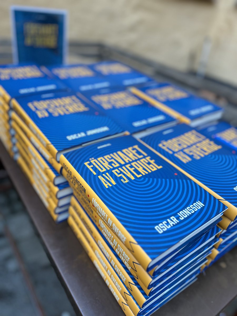 Det är ju fint att ni fortfarande köper boken, och ännu roligare med storbeställningar. I dagarna landade det en på 100 ex och en på 45 ex.

Vill ni köpa in boken till ert företag eller myndighet? Storköpsrabatt på 50kr boken (189/styck). 

Skriv i mina DM så ordnar vi!