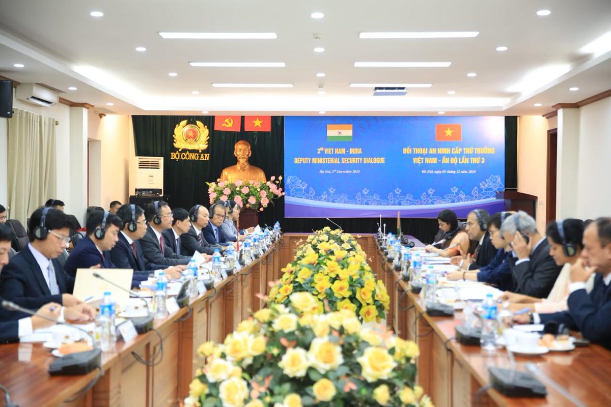 India in Vietnam (@ambhanoi) on Twitter photo Deputy NSA <a href="/AmbKapoor/">Pavan Kapoor</a> co-chaired Third 🇮🇳-🇻🇳 Security Dialogue with Dy Min of Public Security Lt. Gen Pham The Tung on 05/12/2024 in Ha Noi. The two sides exchanged views on global & regional security, enhancing security coop. including its economic and technological dimensions. Deputy NSA <a href="/AmbKapoor/">Pavan Kapoor</a> co-chaired Third 🇮🇳-🇻🇳 Security Dialogue with Dy Min of Public Security Lt. Gen Pham The Tung on 05/12/2024 in Ha Noi. The two sides exchanged views on global & regional security, enhancing security coop. including its economic and technological dimensions.