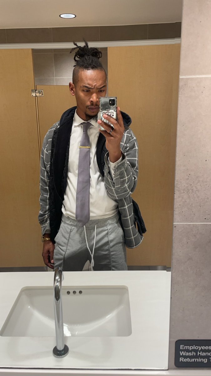Handsum214's tweet photo. Add a nigga on snap: dannparks12
#snapchat #greysweatpantschallenge https://t.co/cPIiti1XKI