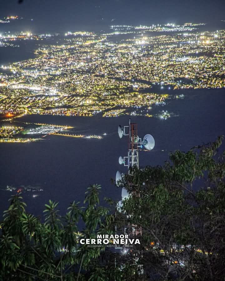 Neiva nocturna ( 440 msnm) vista desde Cerro Neiva (2300 msnm)