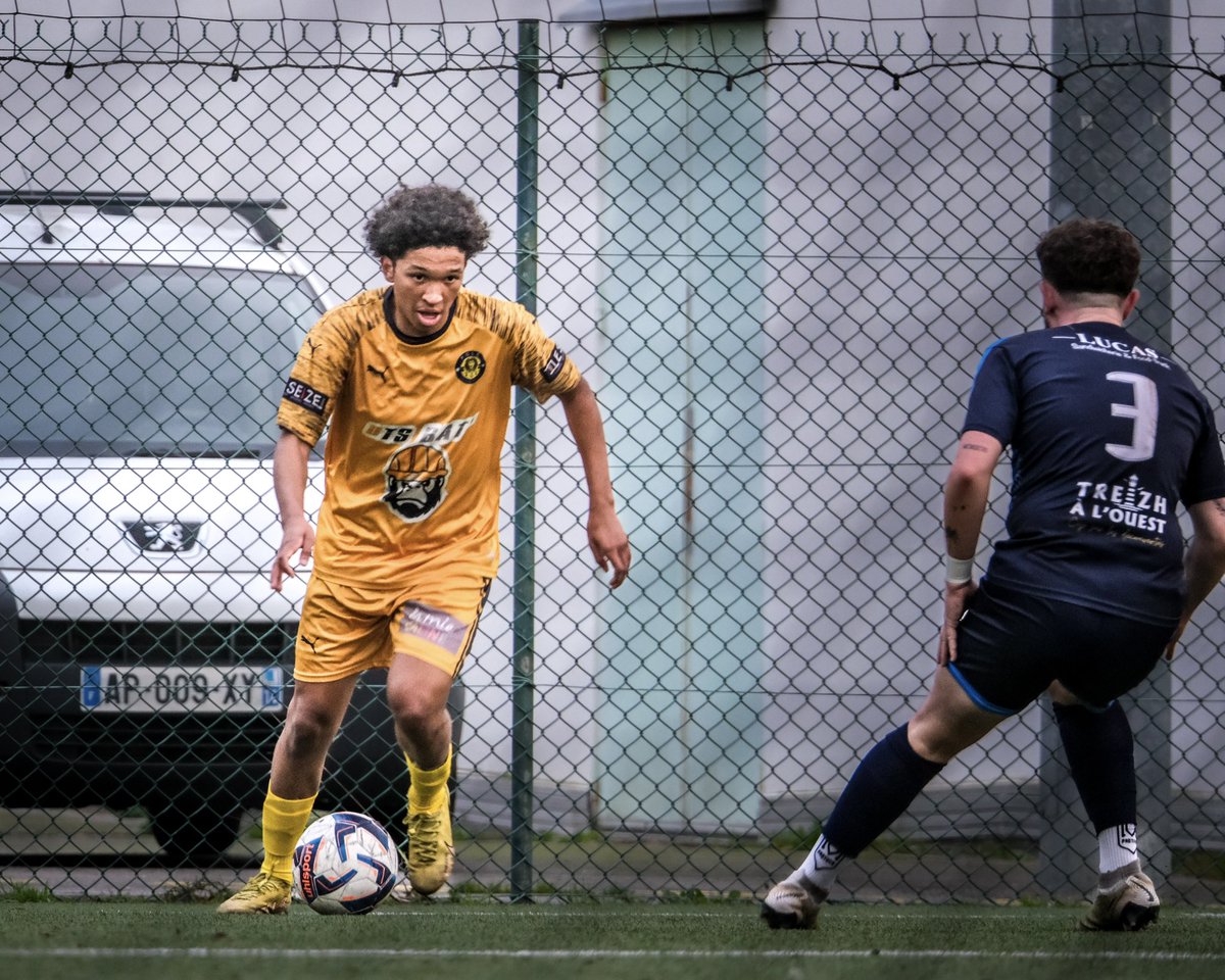 folclofoot's tweet photo. 🔵🟡 𝗙.𝗢.𝗟.𝗖.𝗟.𝗢 🟡🔵

#folclo #foot #folclofoot #football #sport #lorient #morbihan #bretagne #france https://t.co/nJHyXHzuCu