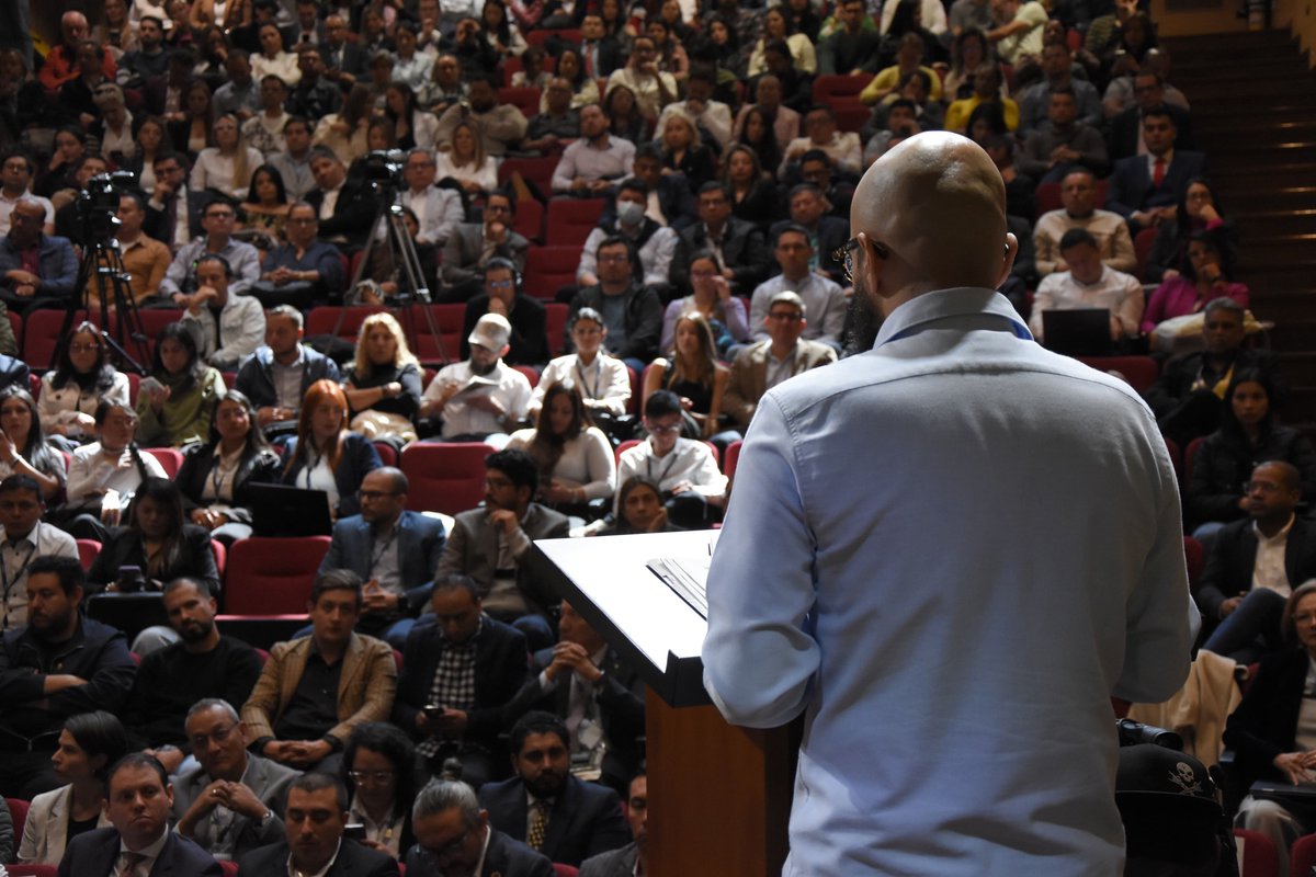 #AcciónyTransparencia | #AEstaHora el director de la UNGRD, <a href="/CarlosCarrilloA/">Carlos Carrillo</a>, presenta los principales logros de su gestión:  
✅Aseguramos los 80 carrotanques en La Guajira. ✅Actualizamos el Plan Nacional de Gestión del Riesgo de Desastres. 
✅Recuperamos más de $550 mil